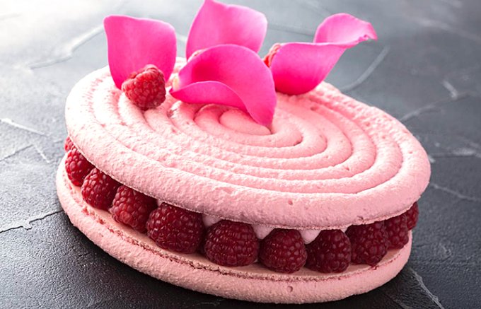 ヒルトン東京「恋するプリンセス」デザートブッフェの魅惑的なケーキをお持ち帰り