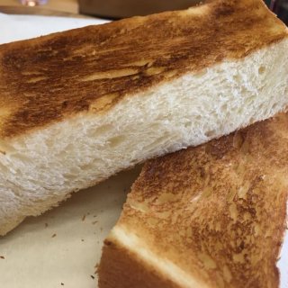 幻の食パン？！『エコーベーカリー』の柔らかすぎて厚切りにしか出来ないトースト