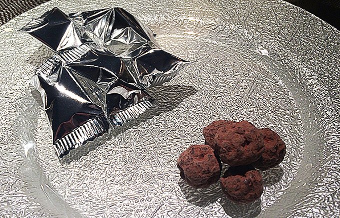 大人の薫りを愉しむ、イタリア産黒トリュフ入り「トリュフチョコレート」
