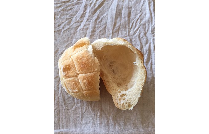 見た目はメロンパン 切るとびっくり中は空洞なイタリアパン タルタルーガ Ippin イッピン