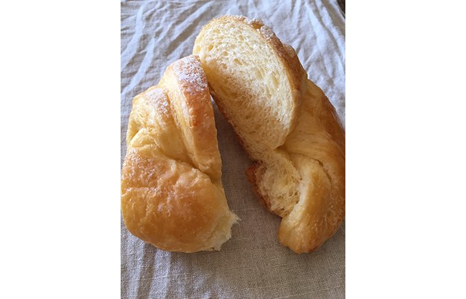 見た目はメロンパン？切るとびっくり中は空洞なイタリアパン「タルタルーガ」