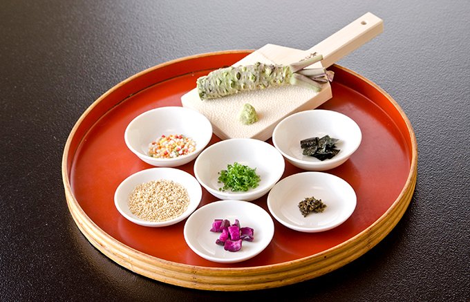 歌舞伎役者も足しげく通う！博多の老舗寿司店が作る「鯛茶漬け」