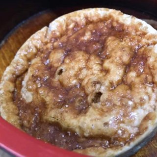 沖縄の煎餅は一味違う！あまじょっぱさが癖になる「塩黒糖せんべい」