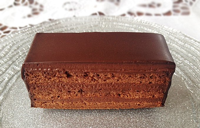 ご褒美スイーツの最高峰！幾重の美味が織りなす麗しのチョコレートケーキ