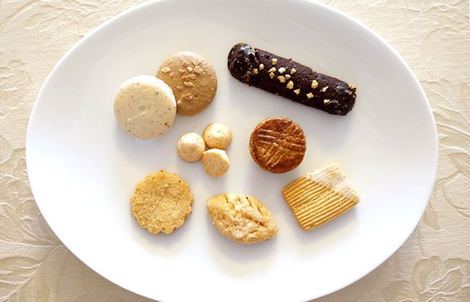 シェフセレクトの7種類が入った缶入りクッキー「プティ フール セック」