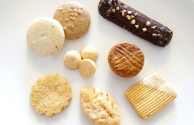 シェフセレクトの7種類が入った缶入りクッキー「プティ フール セック」