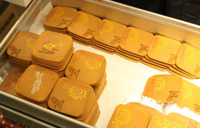 松﨑煎餅の「瓦煎餅」専門フロアを備えたフラッグシップショップが銀座にオープン！