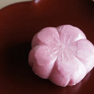 最中の皮から桜が香る！春期限定 北海道産小豆と求肥ぎっしりの金沢土産「桜花」