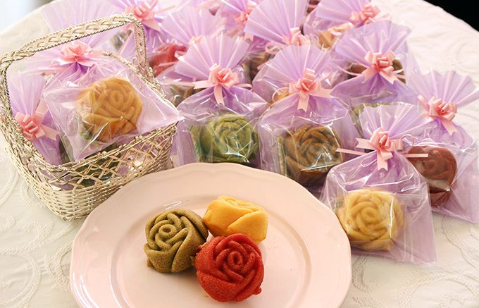 富士市の花「バラ」がお菓子になりました！ランジェラの「バラのマドレーヌ」