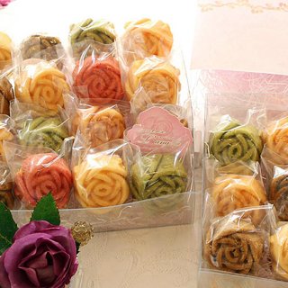 富士市の花 バラ がお菓子になりました ランジェラの バラのマドレーヌ Ippin イッピン