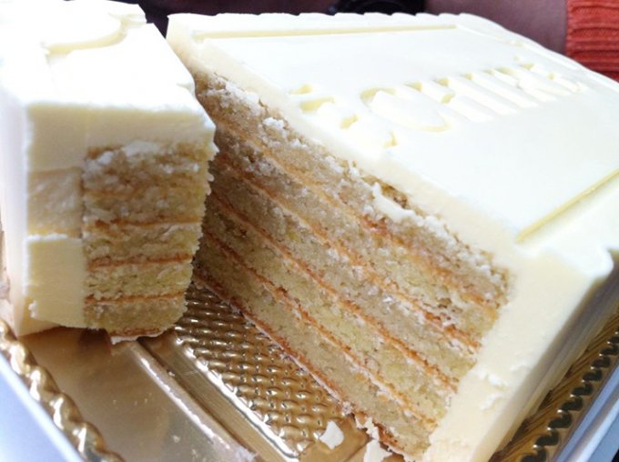 クリームの半分が最高級エシレバター！濃厚生バターケーキ！