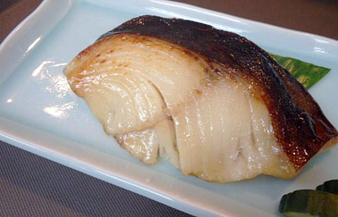 沼津港で仕入れた鮮魚を有機JAS認証味噌で仕込んだ「西京漬」