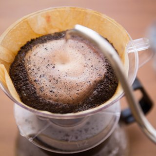 コーヒーにこだわるなら手に入れてほしい 超極細の注ぎ口のコーヒーポット『雫』